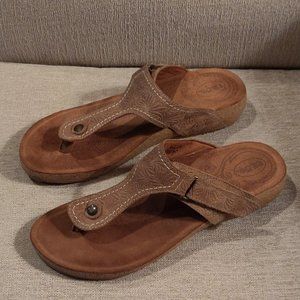 Taos Footwear Brown Sandals